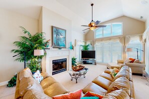 TV, caminetto, lettore DVD