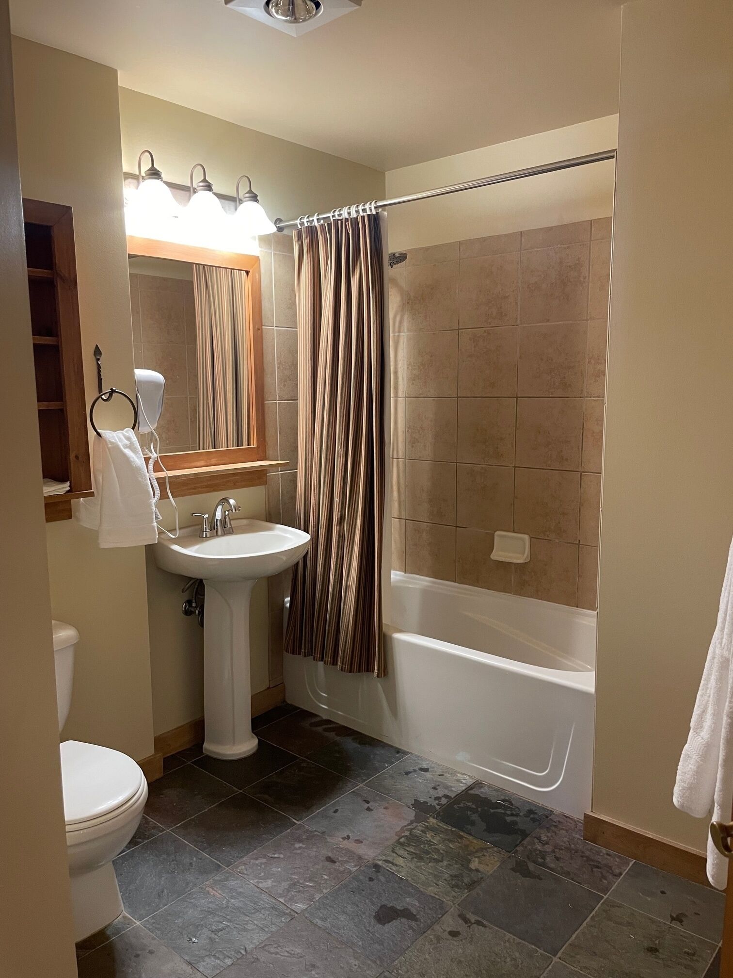 Red Hawk Lodge-1 Bedroom-Garage Parking-Next to gondola in River Run-Free Wifi