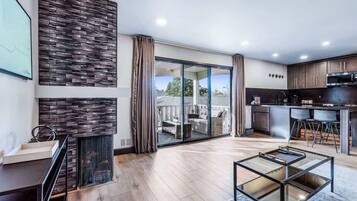 TV, fireplace