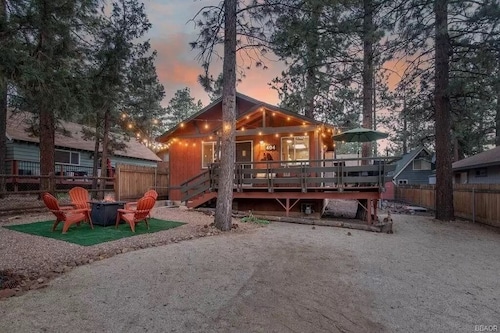 Cozy Mountain Cabin w/ Fireplace and BBQ