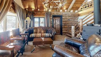 Fernseher, Kamin, DVD-Player