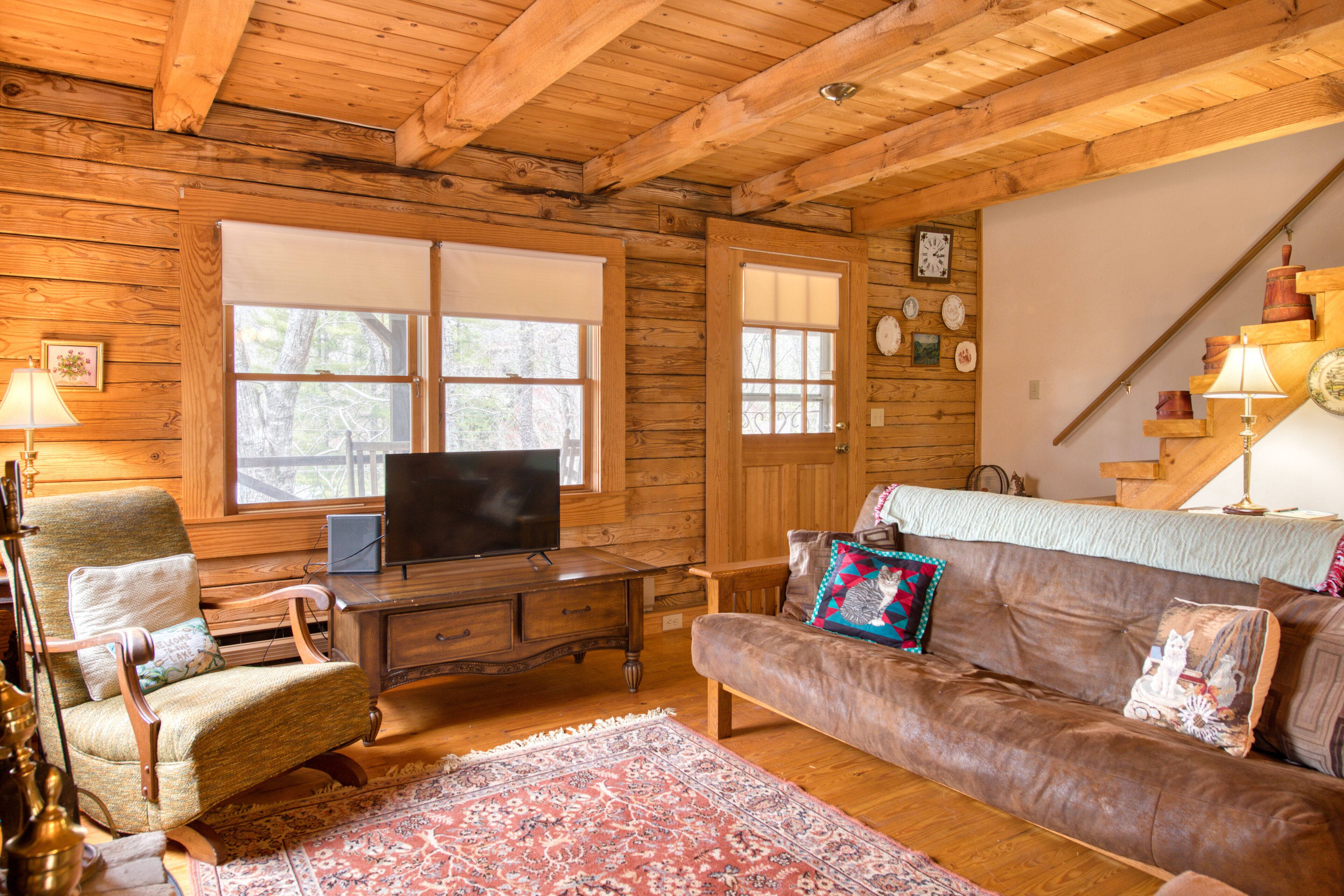 Rustic cabin with deck, fireplace, shared pool access, and free wifi