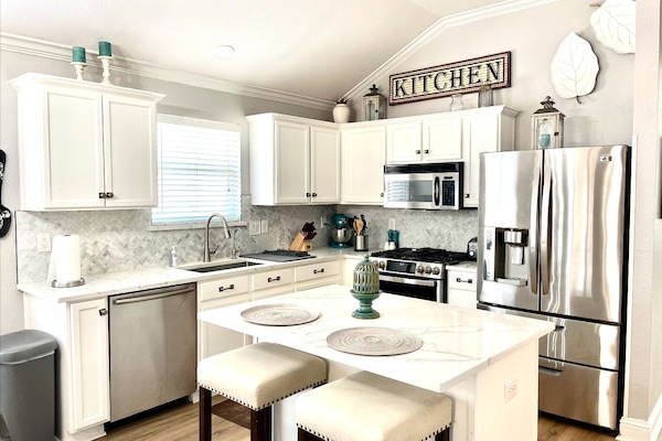 Frigorífic, microones, forn i placa de cuina