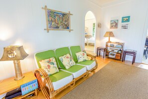 Interior - Two Hawaiian cottages with Diamond Head views - walk to Waikiki (Honolulu)