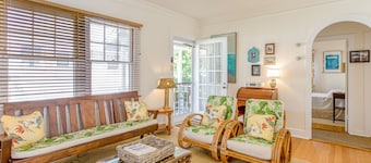 Two Hawaiian cottages with Diamond Head views - walk to Waikiki