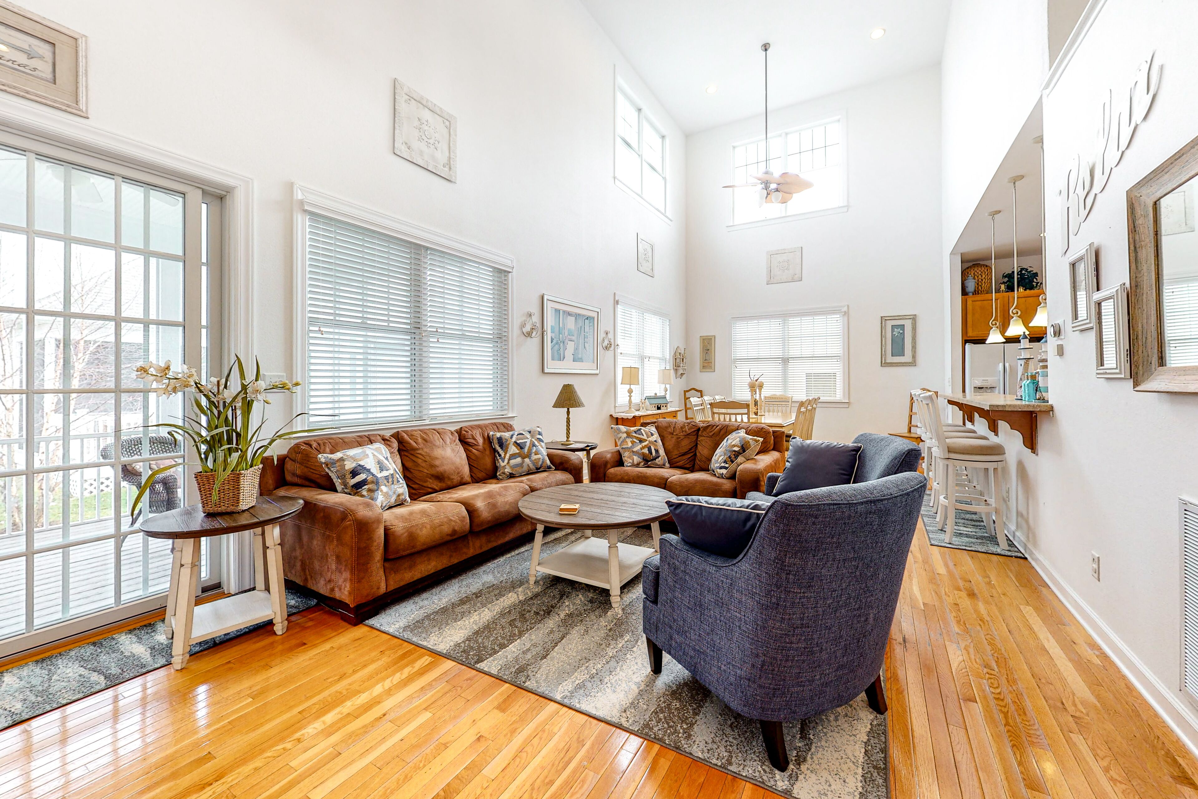 Bayside Resort Golf Club getaway with fireplace, game room, screened porch & W/D