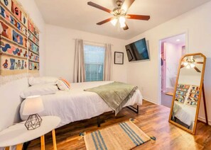 2 Schlafzimmer, Zimmersafe, Schreibtisch, Bügeleisen/Bügelbrett