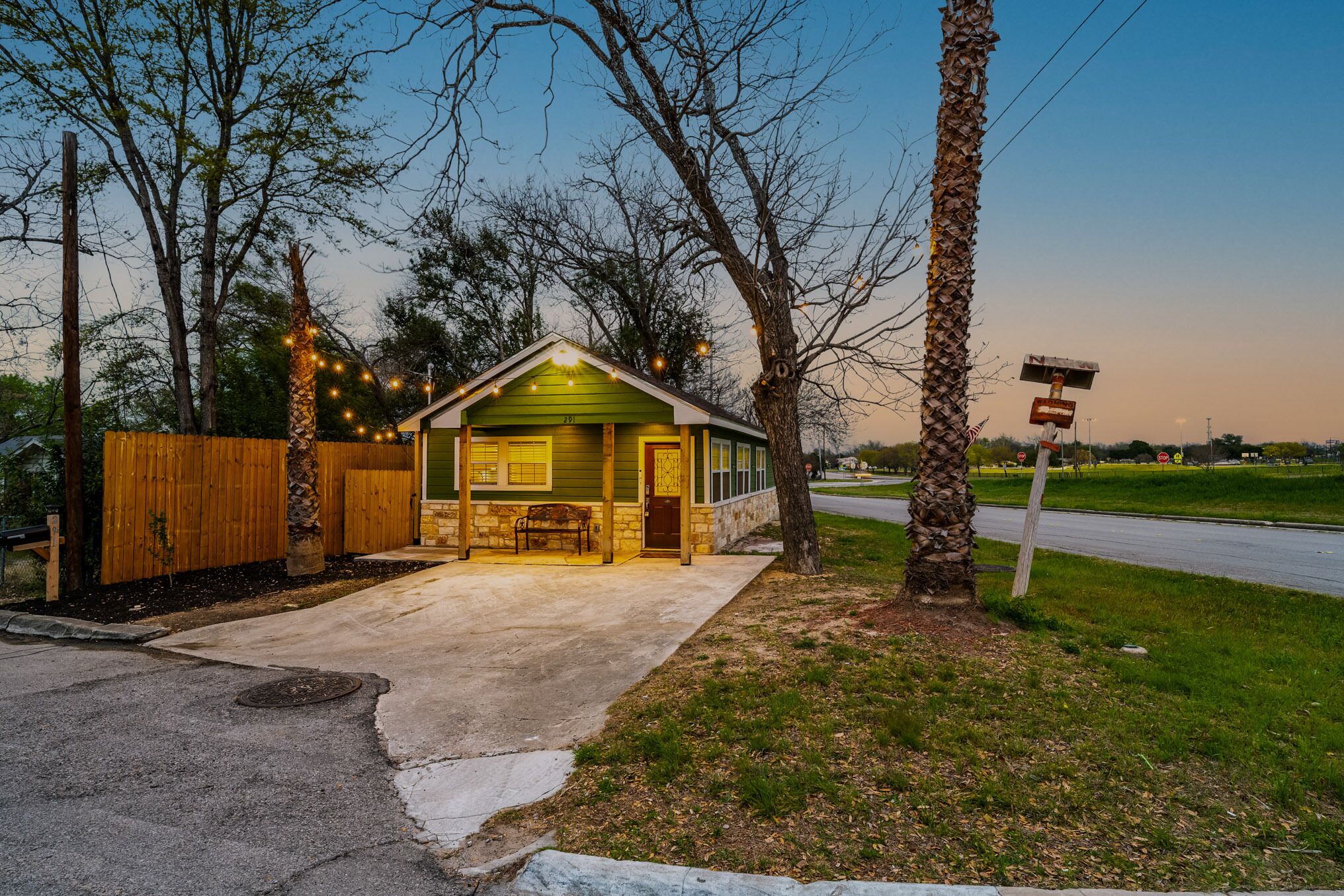 New Braunfels - River Bungalow Near Comal Tubing & Schlitterbahn + Lux Tub