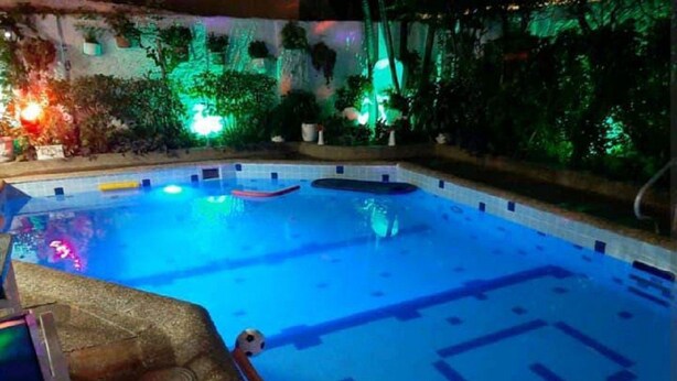 A swimming pool with a tiled edge and a pool ladder. - 8MG-1 MANSION EN CARTAGENA CERCA AL MAR (Cartagena)