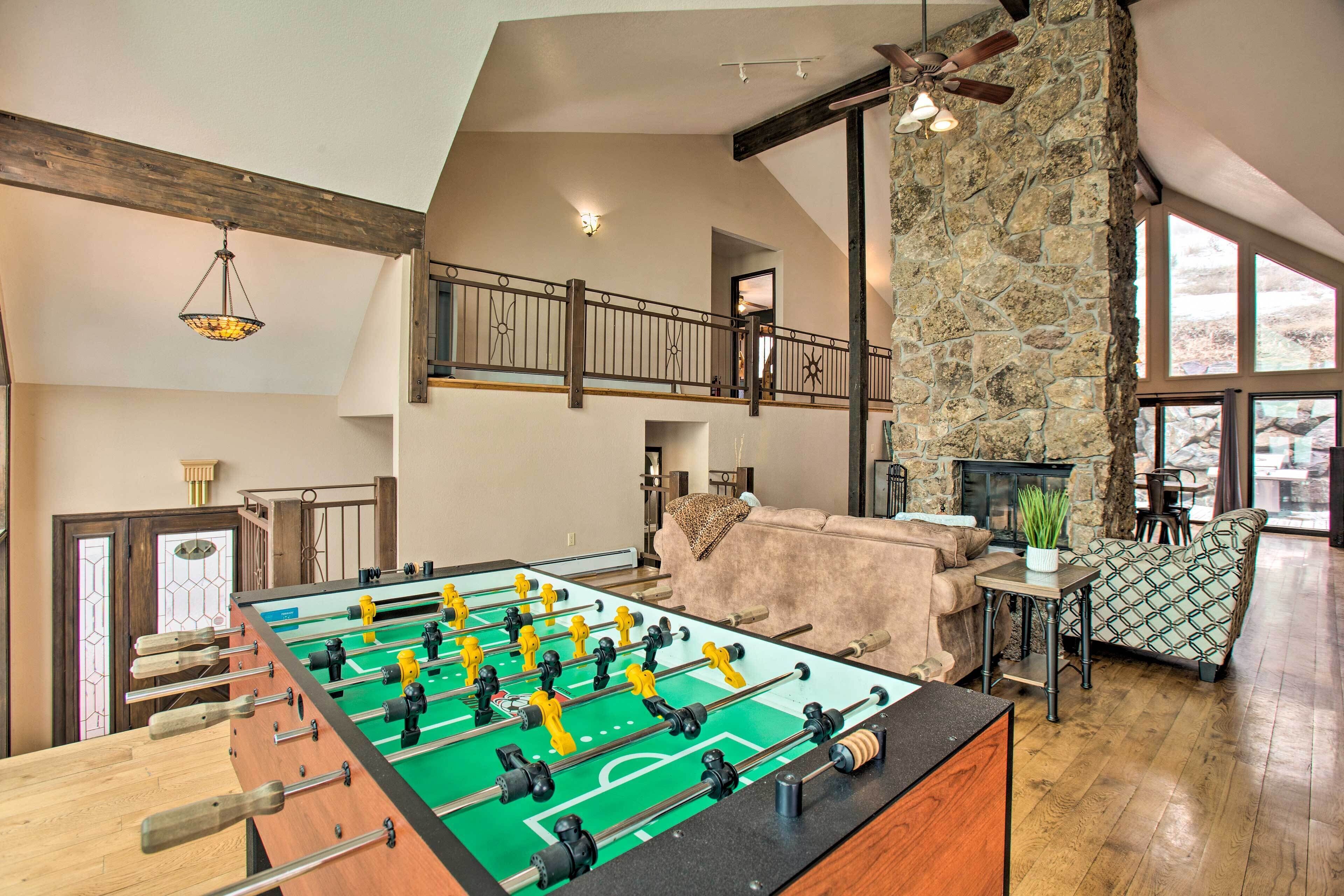 Evergreen Retreat + Hot Tub, Mtn Views & Game Room
