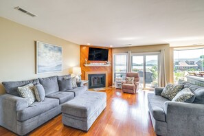 TV, fireplace - Sun-Filled Condo w/ Smith Mountain Lake Views (Moneta)