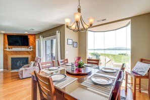 Dining - Sun-Filled Condo w/ Smith Mountain Lake Views (Moneta)