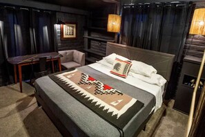 3 chambres, bureau, fer et planche à repasser, accès au Wi-Fi (inclus)