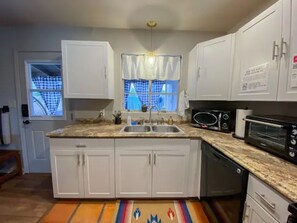 冰箱、微波炉、烤箱、炉灶