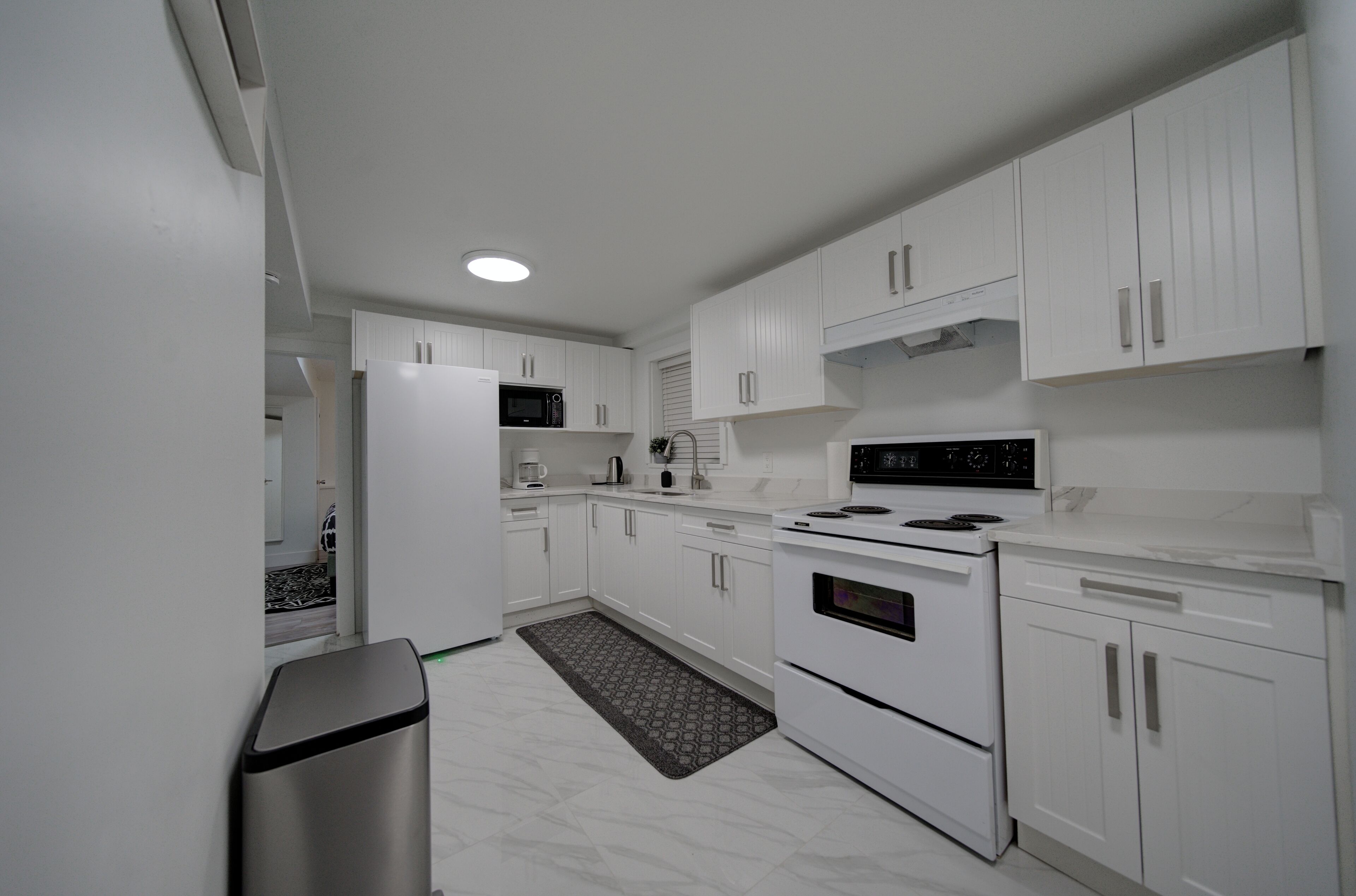 Adorable 1 bdrm + pull out sofa suite in Delta