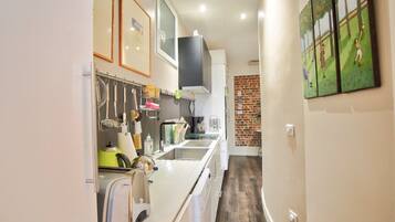 Fridge, microwave, oven, coffee/tea maker