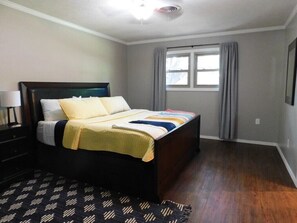 3 sovrum, skrivbord, strykjärn/strykbräda och gratis wi-fi