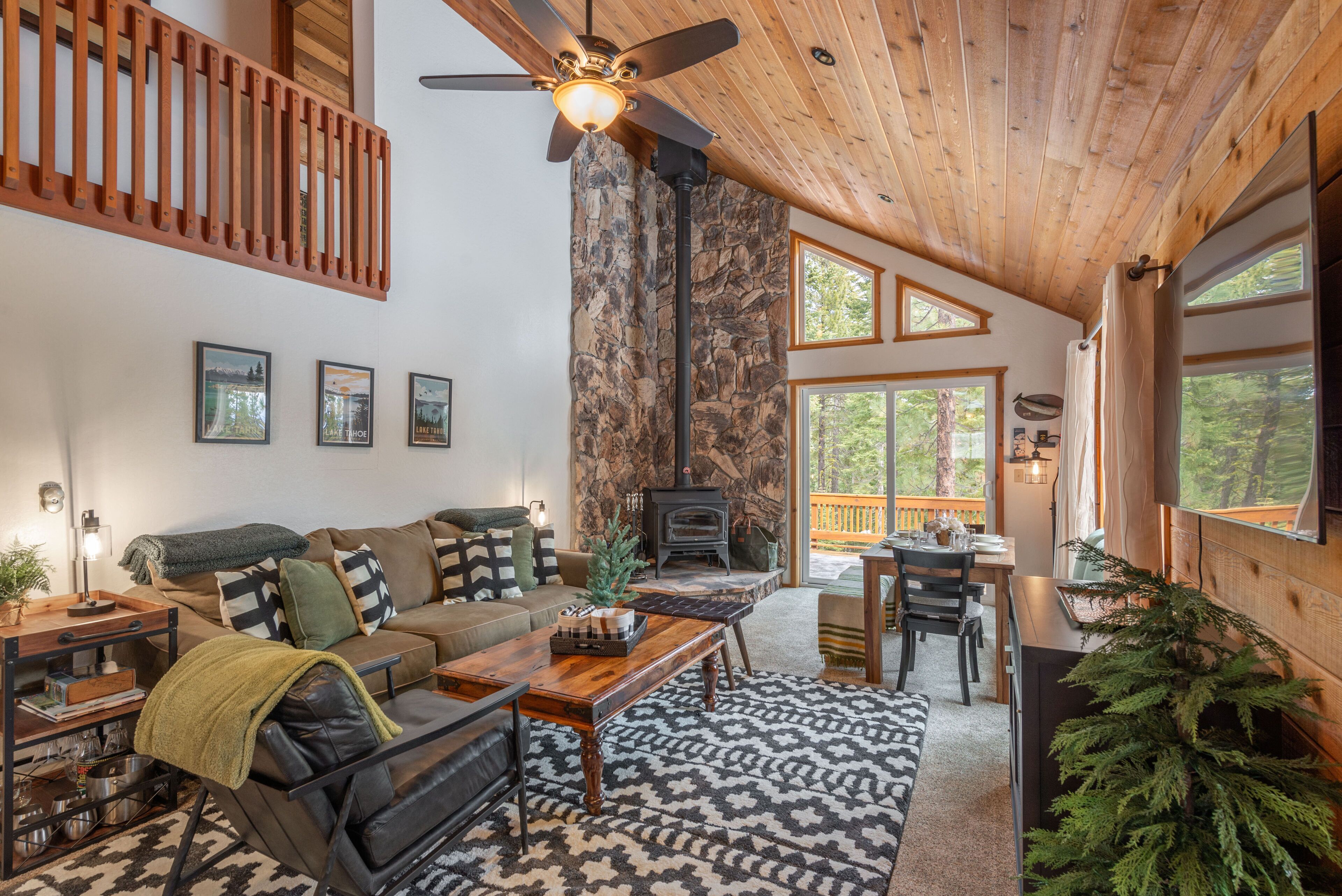 - NEW - Hansel House - Sleeps 14 - Cozy and Cute!