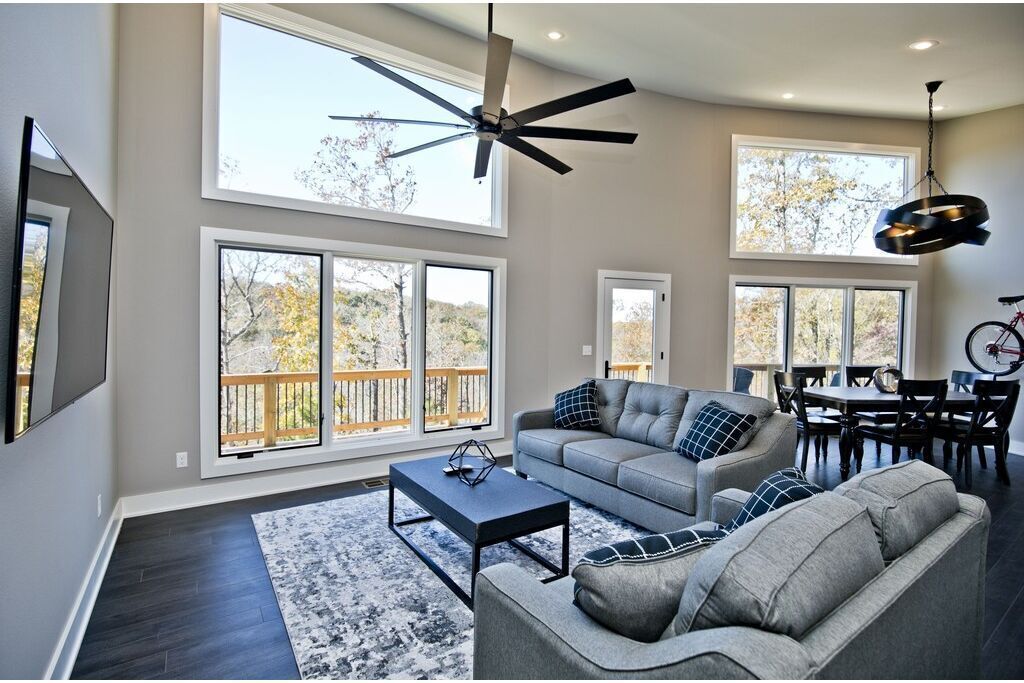 Back 40 ENTRANCE in backyard! 15 minutes to entertainment.