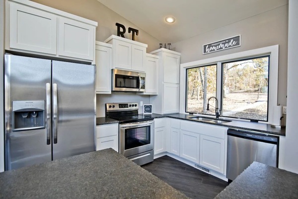 Frigorífic, microones, forn i placa de cuina