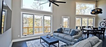 Back 40 ENTRANCE in backyard! 15 minutes to entertainment.