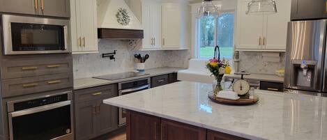 冰箱、微波炉、烤箱、洗碗机