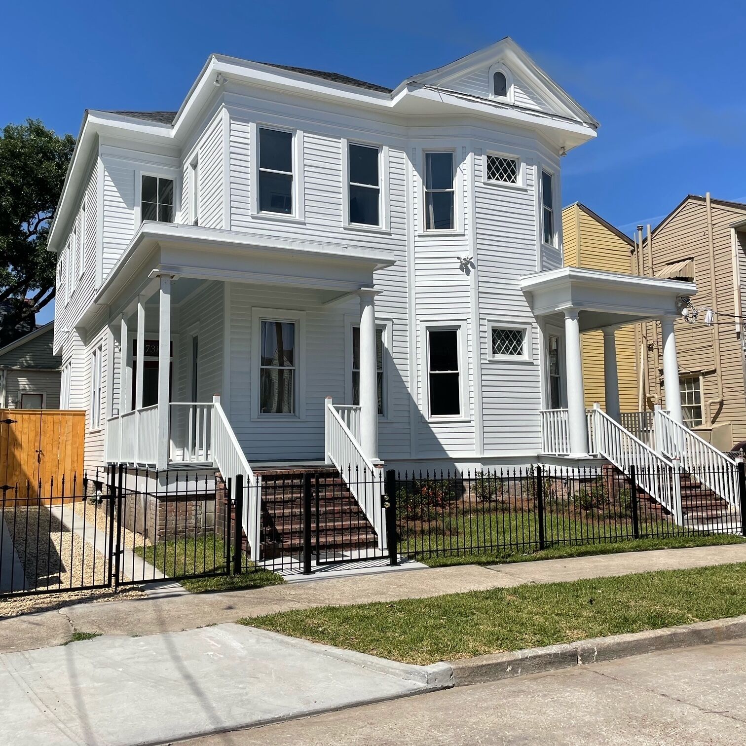 Newly Renovated Historical Mansion Off St. Charles