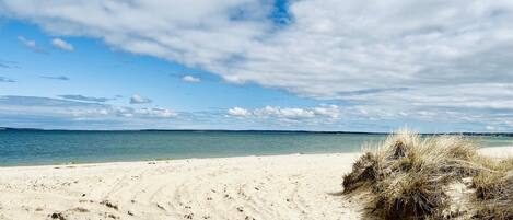 Beach nearby, sun loungers, beach towels