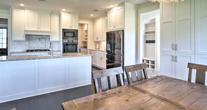 Spacious Texas Getaway w/ Fire Pit & Pond!