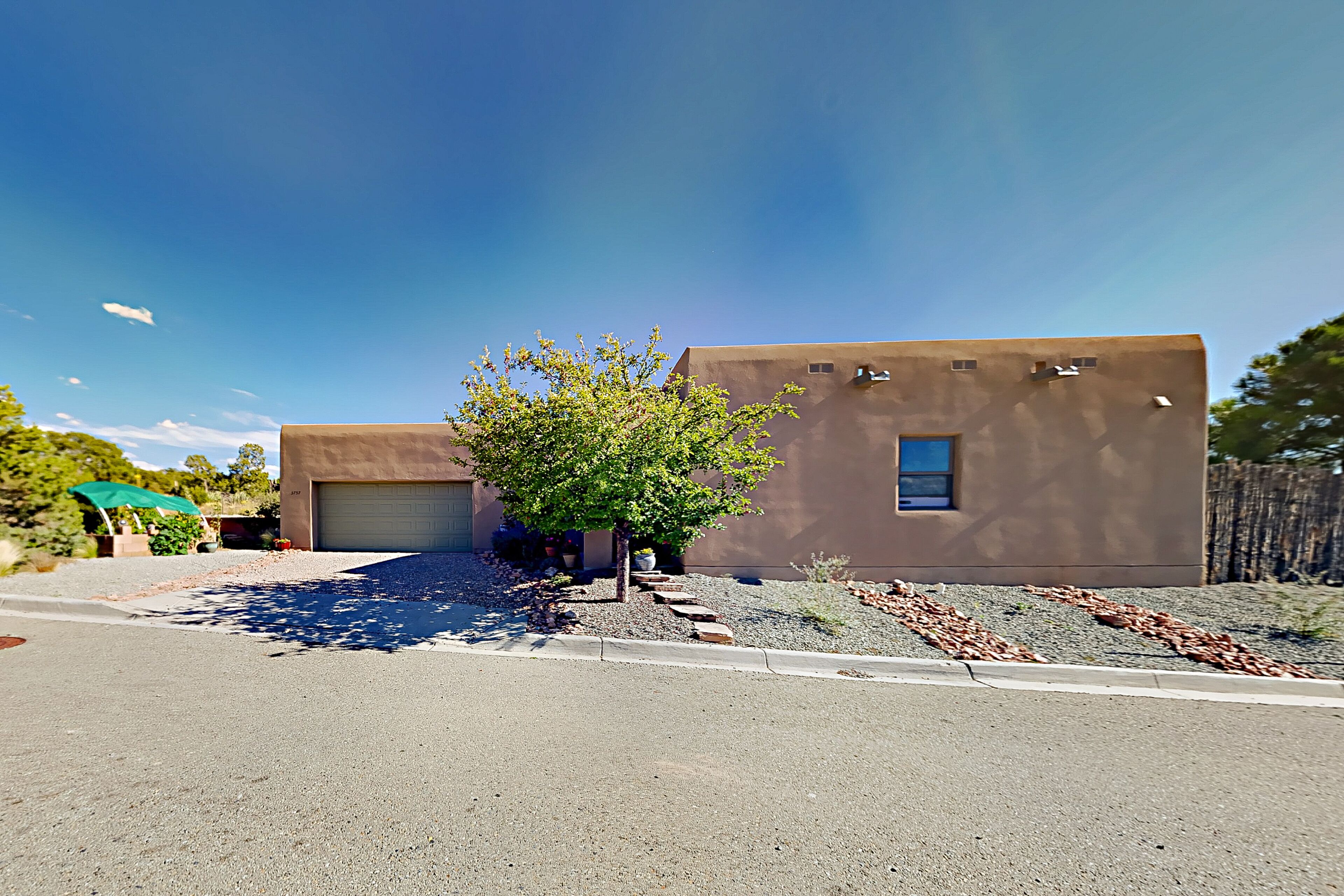 Trailside Mountain Views | Dog-Friendly Yard, 2-Car Garage & Steam Shower