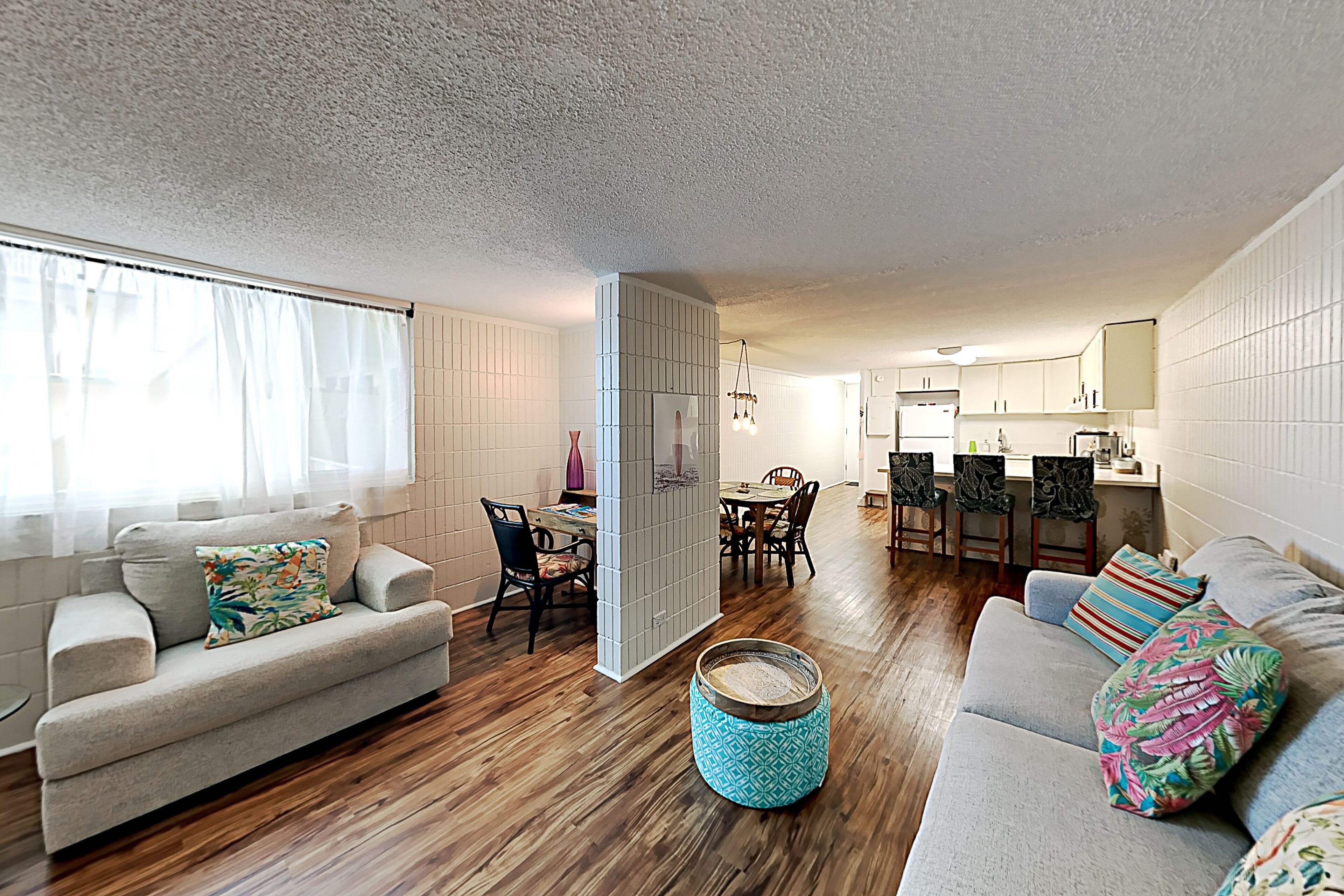 Oceanfront pool paradise steps to beach with gym & elevator - close to dining