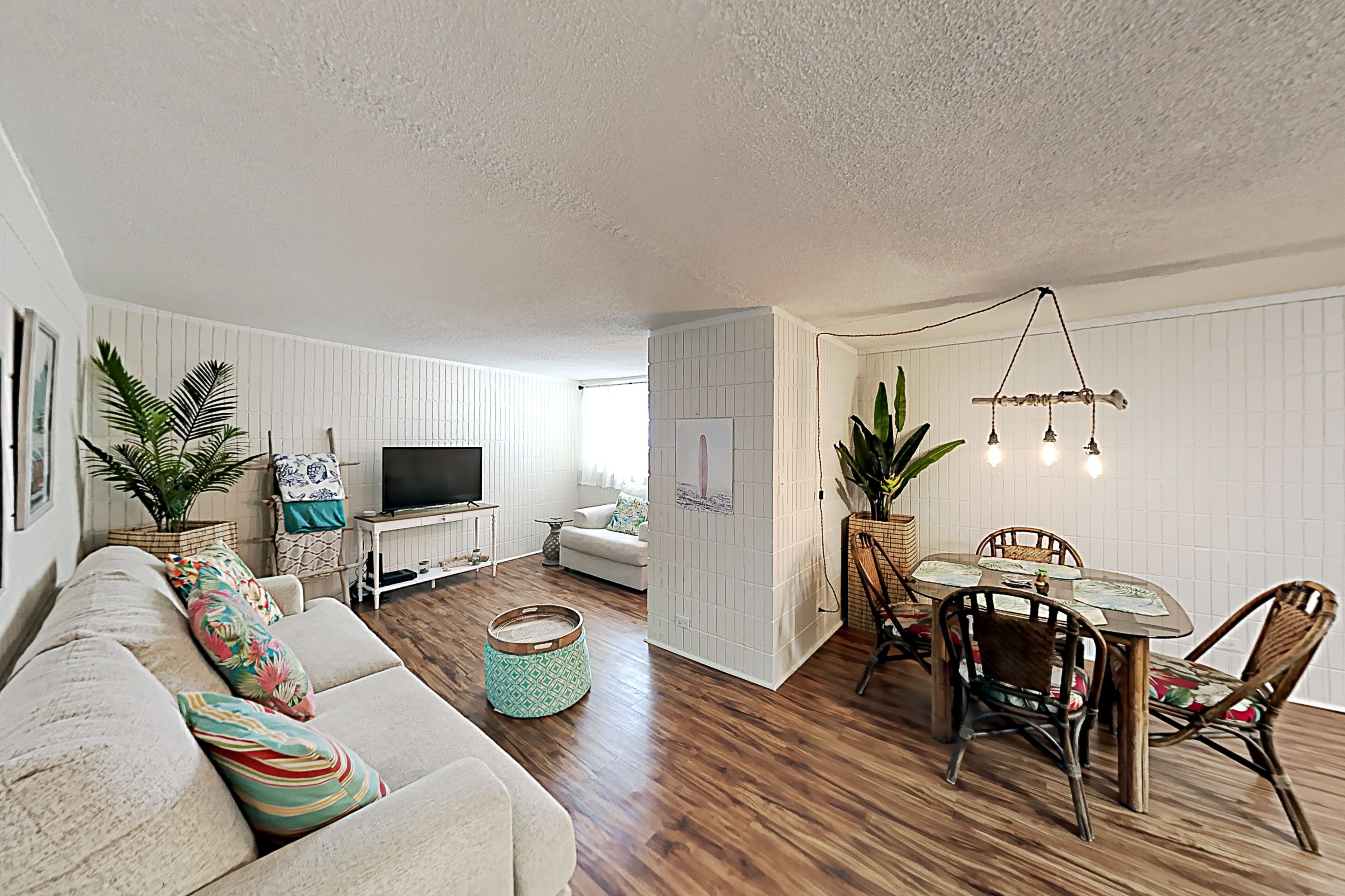 Oceanfront pool paradise steps to beach with gym & elevator - close to dining