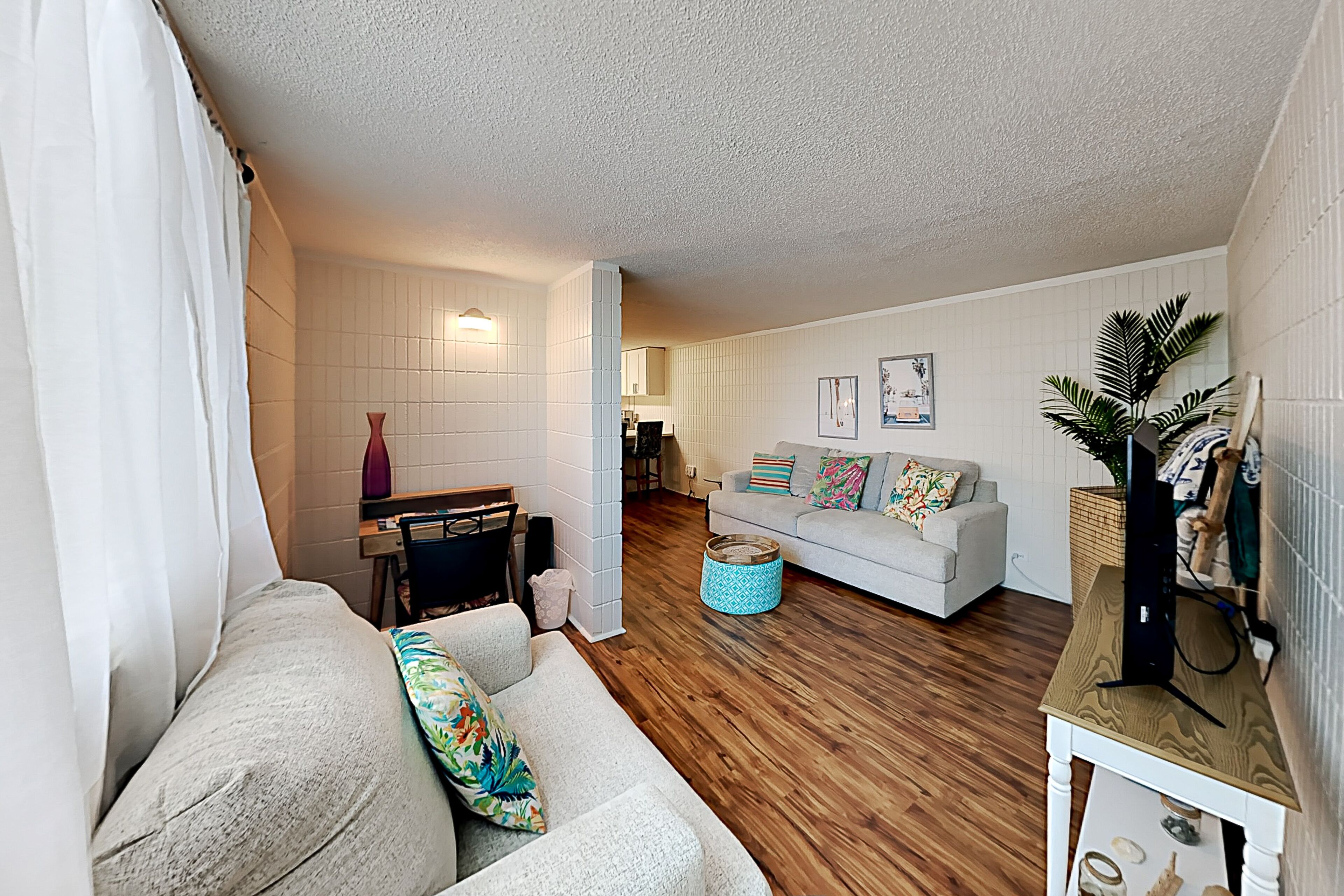 Oceanfront pool paradise steps to beach with gym & elevator - close to dining