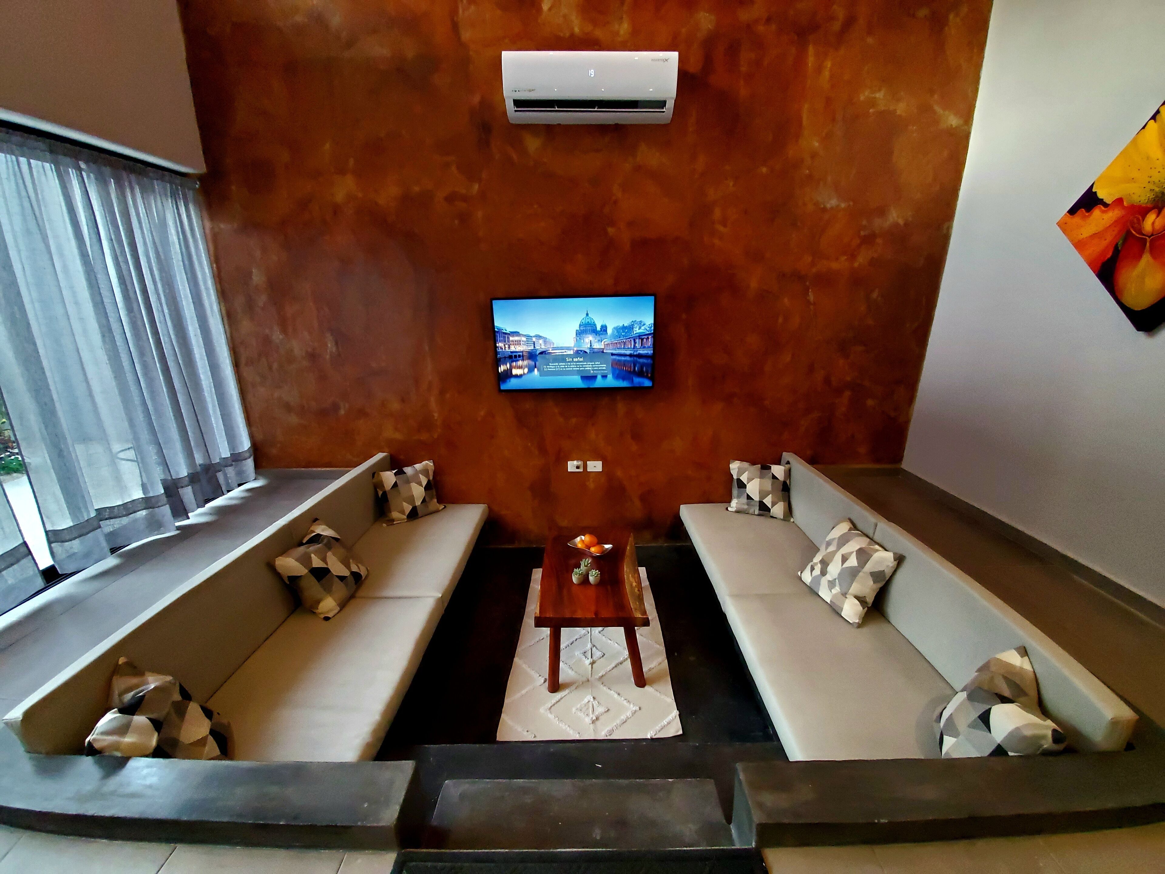 Brand new modern home w/ pool - centrally located