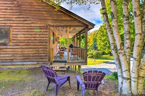 Terrace/patio - West Danville Cabin: Day Trip to Stowe Mtn! (West Danville)