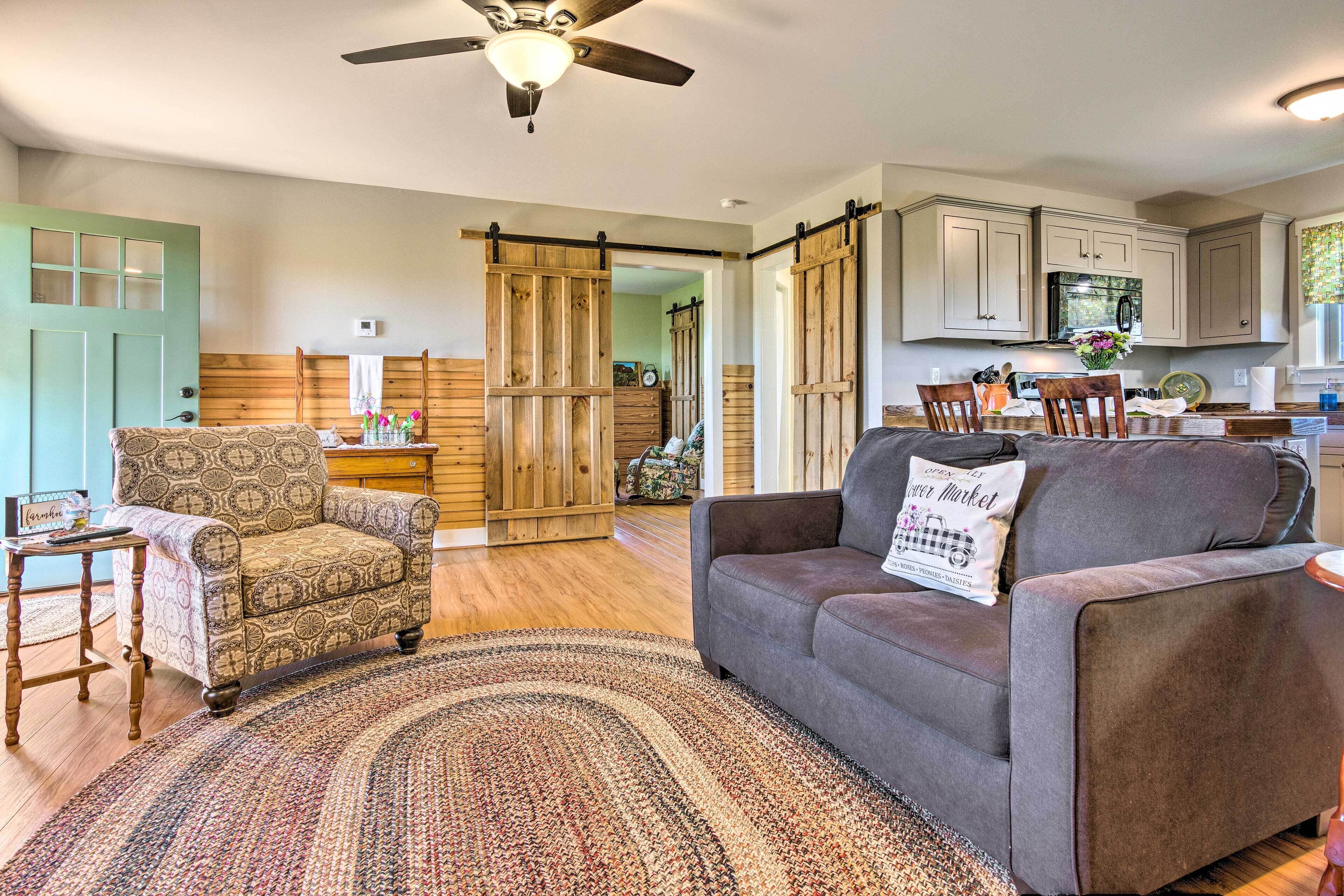 ‘Farmhouse on the Hill NC’ - Home w/ Fire Pit!