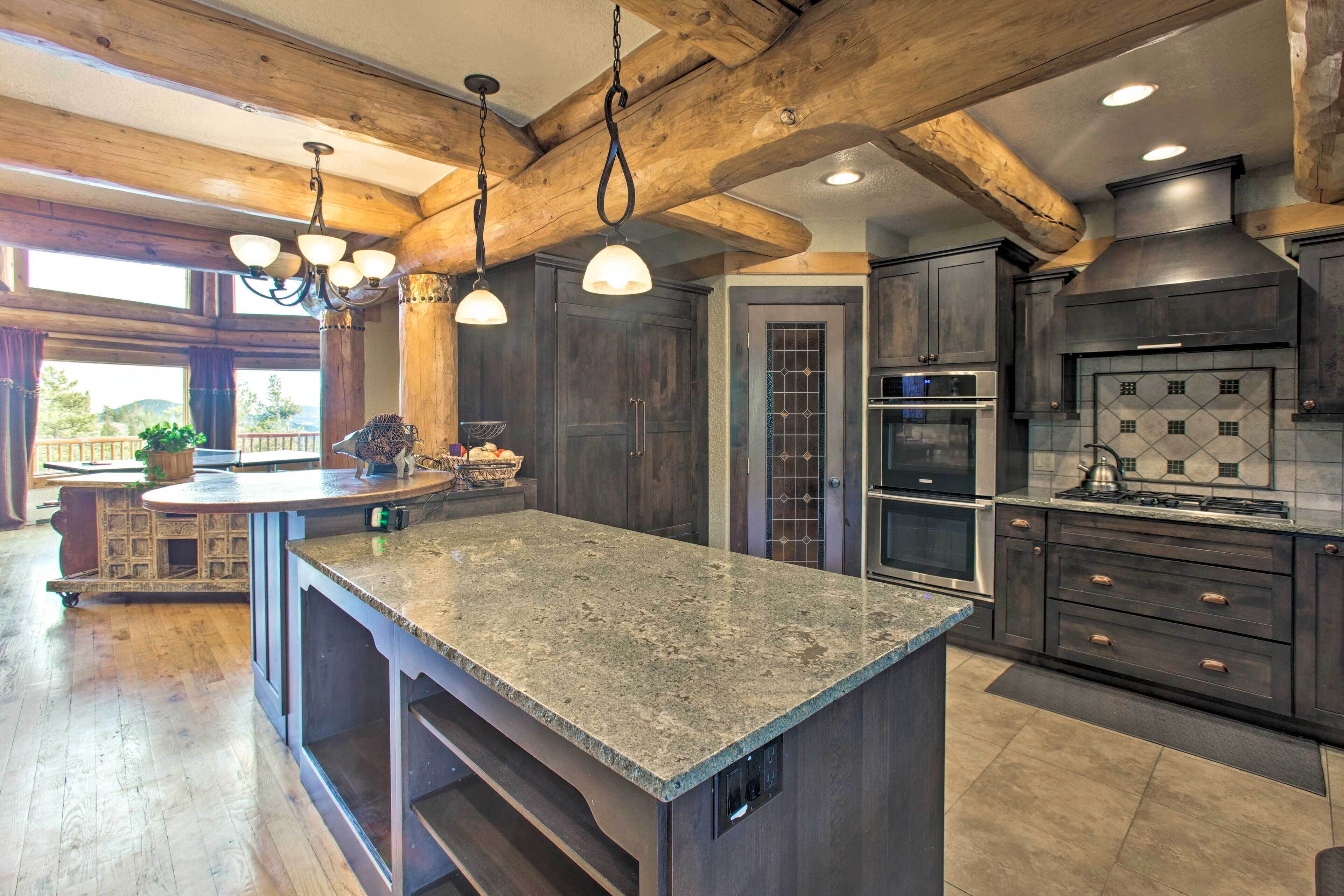 Luxury Log Black Hawk Retreat w/ Private Hot Tub!