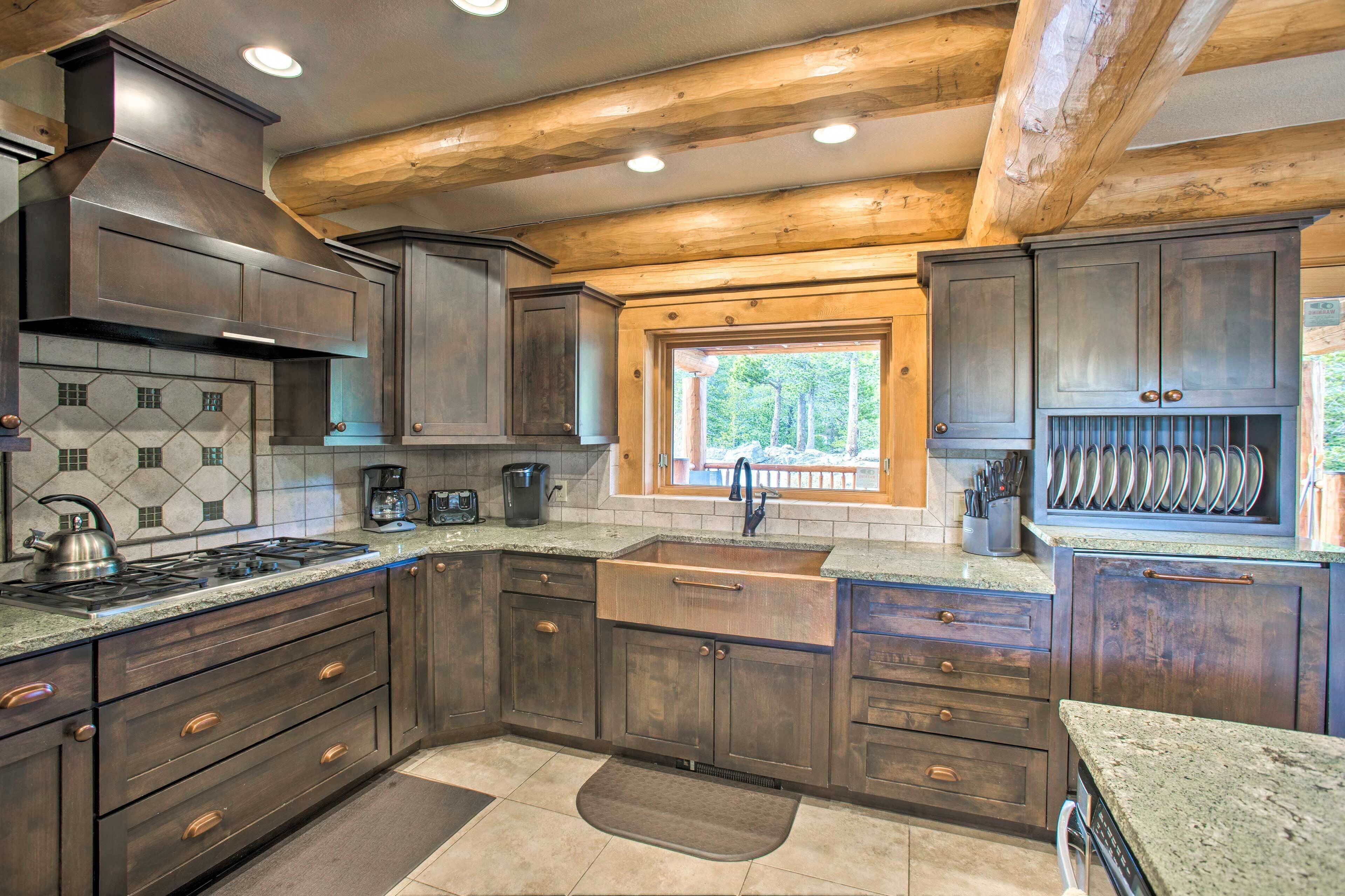 Luxury Log Black Hawk Retreat w/ Private Hot Tub!