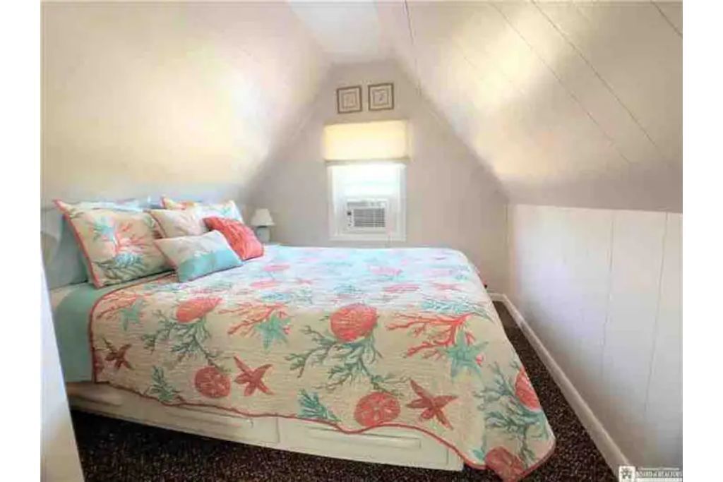 Cozy 2 Bedroom Canal Front Cottage With Private Dock