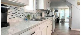 Cozy 2 Bedroom Canal Front Cottage With Private Dock