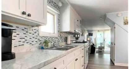 Cozy 2 Bedroom Canal Front Cottage With Private Dock