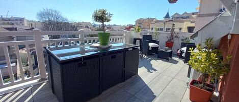 屋外ダイニングエリア