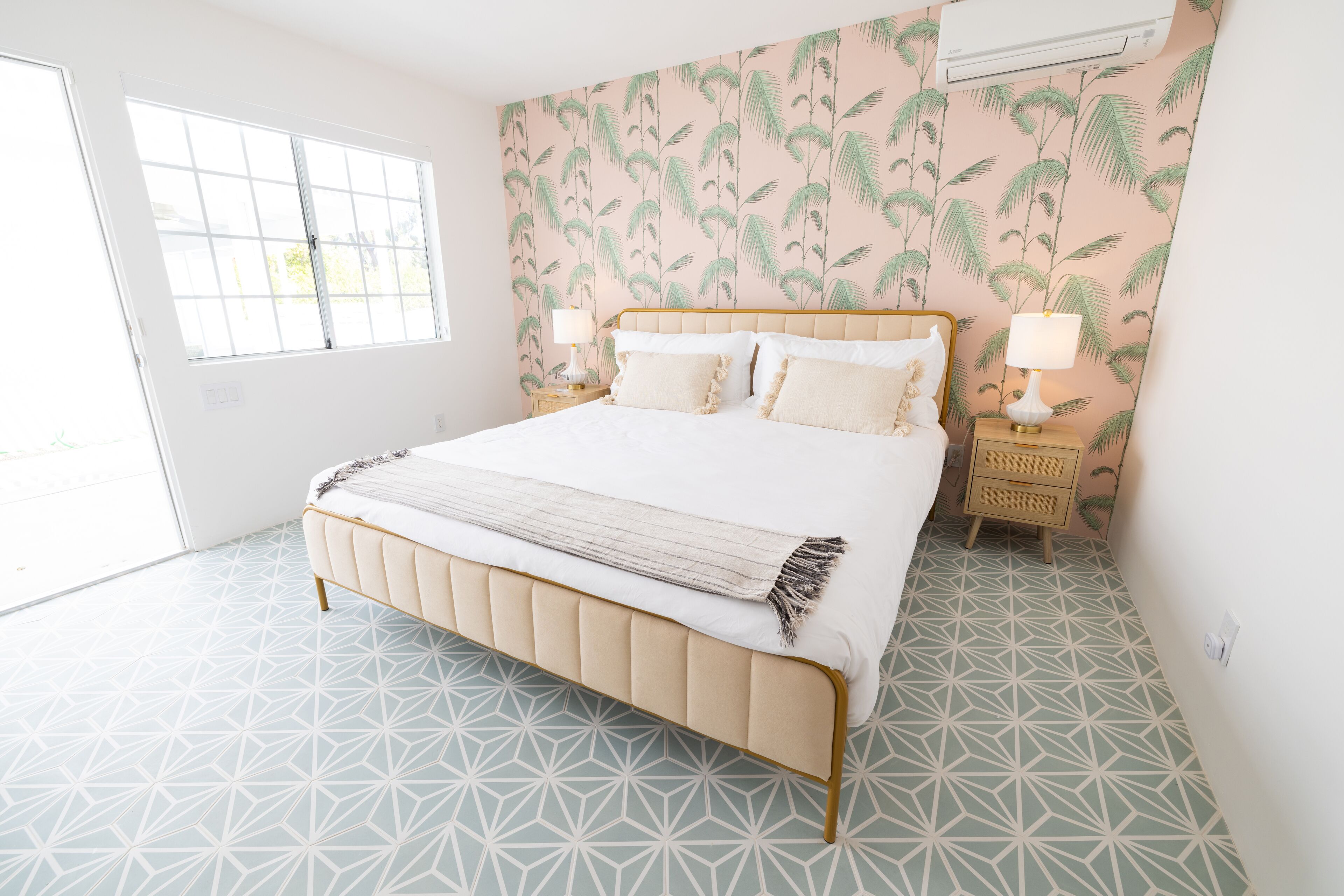 The Encanto House - Brand New Home with Pool