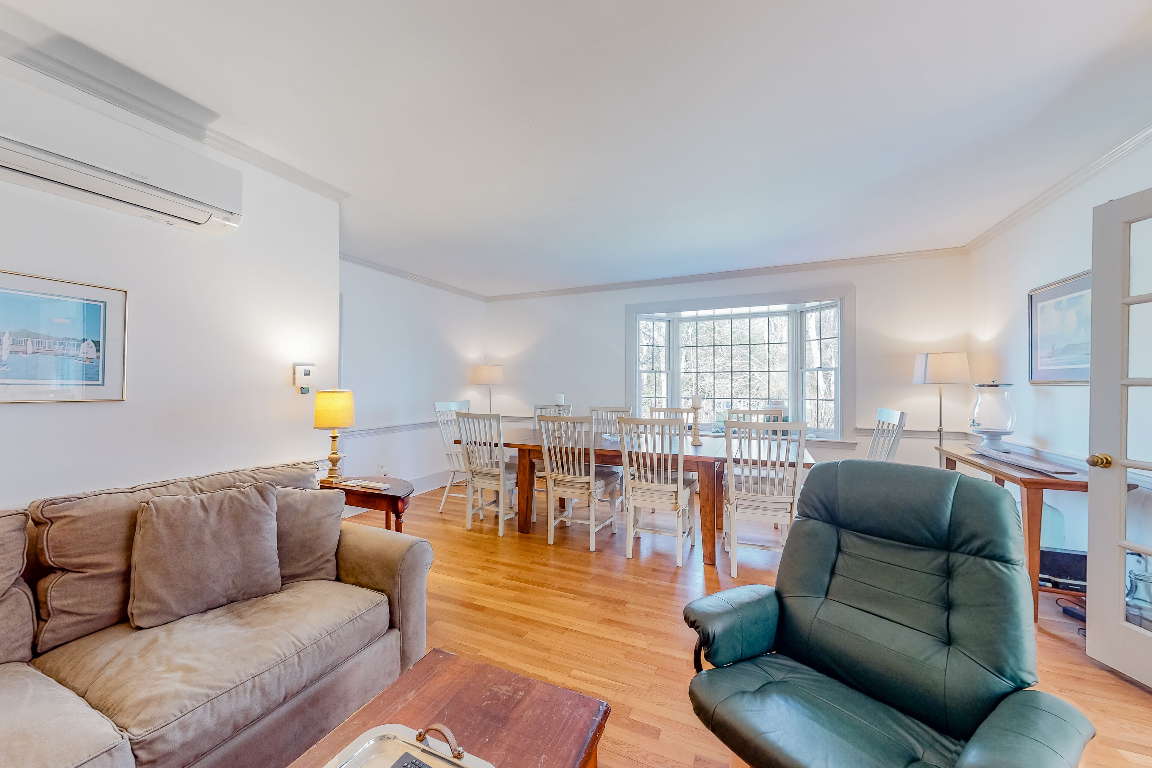 Home with fast Wifi, pond access, gas grill, W/D - close to beach