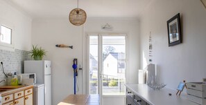 Réfrigérateur, micro-ondes, four, lave-vaisselle