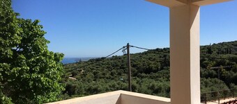 Beautiful Greek Villa  - 5 minutes from the beach!