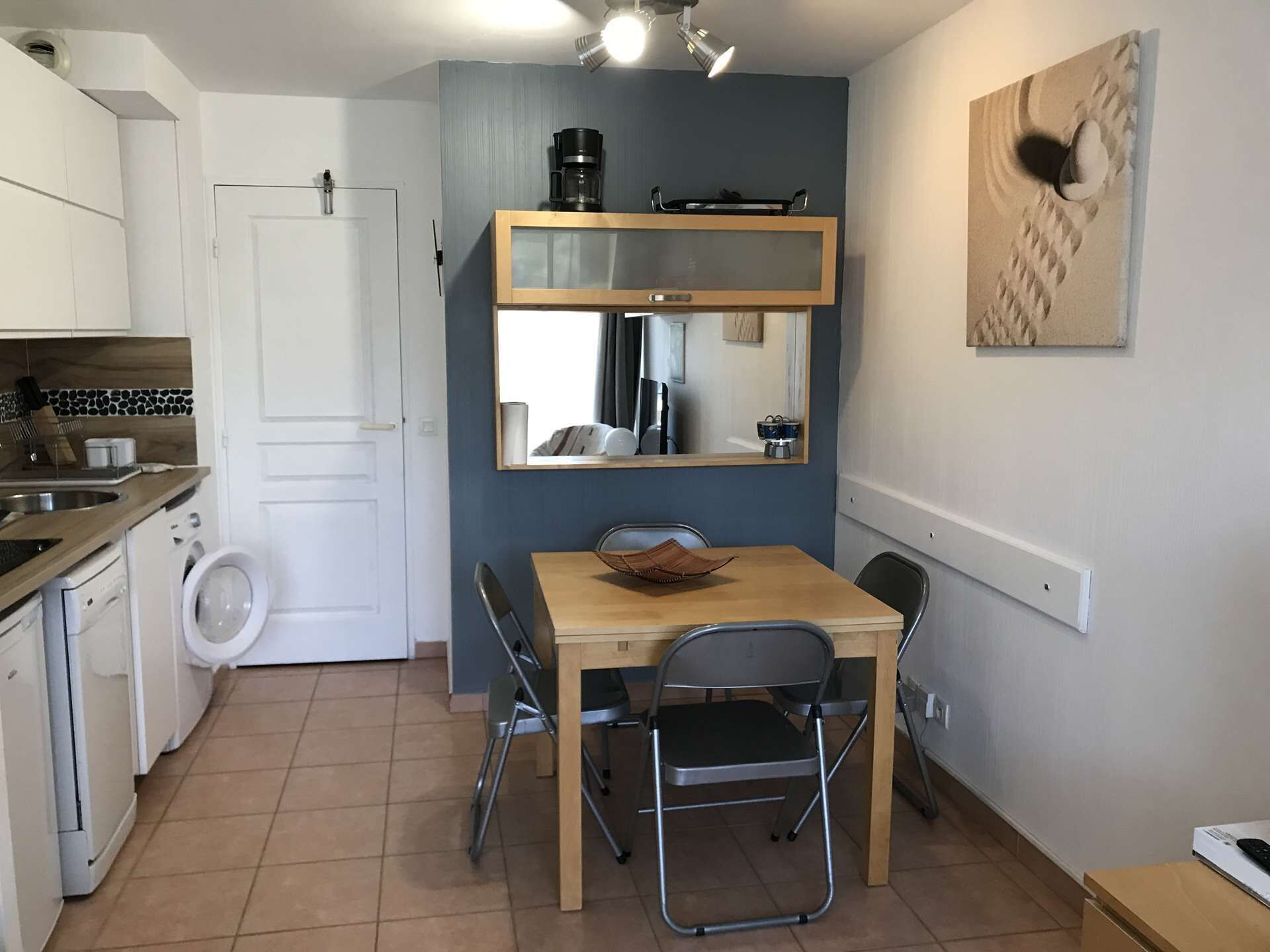 Charming 2-room apartment in a wooded residence