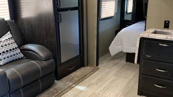 1 bedroom, bed sheets