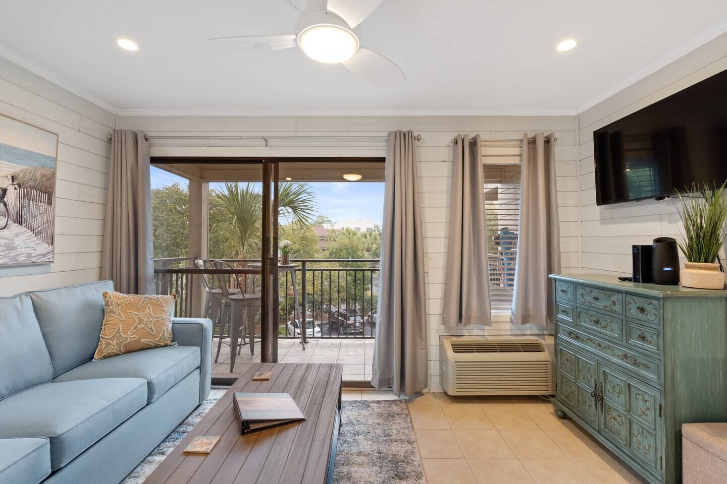 Updated Oceanfront Villa - King bed & Walk to Restaurants & Shops