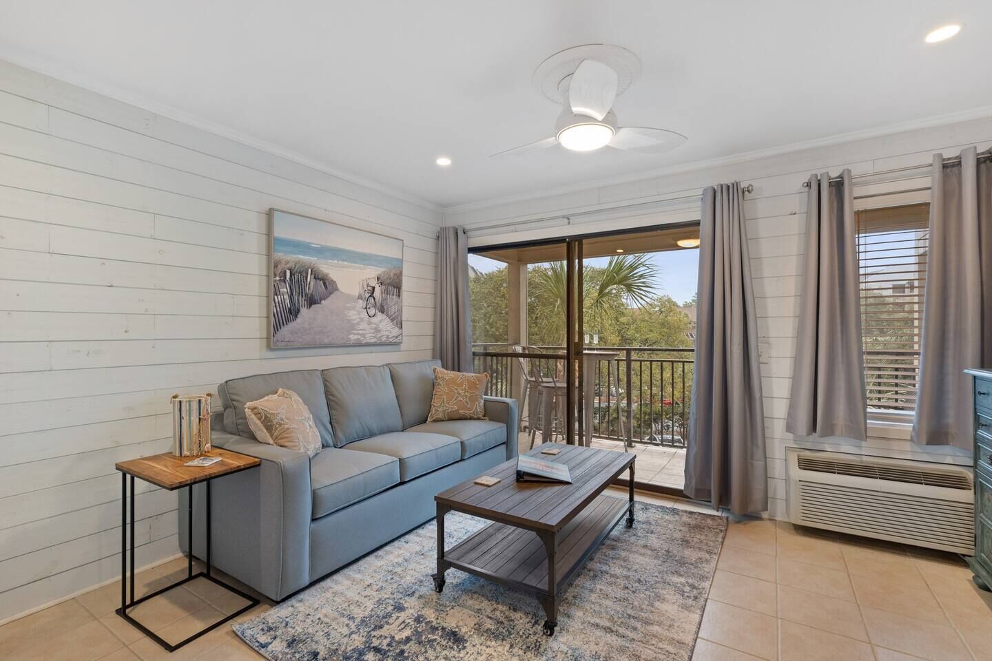 Updated Oceanfront Villa - King bed & Walk to Restaurants & Shops